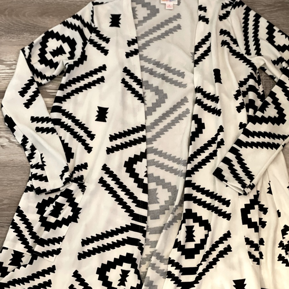 LuLaRoe black & white Aztec swing Caroline cardigan in like new condition